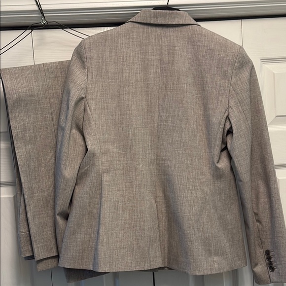 Ann Taylor Women’s Light Gray Suit Separates, size 10 blazer, size 12 pants - Picture 5 of 12